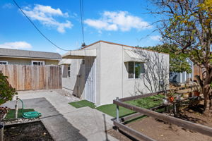 15 - Guest House - Exterior