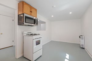 17 - Guest House - Living Room & Kitchen