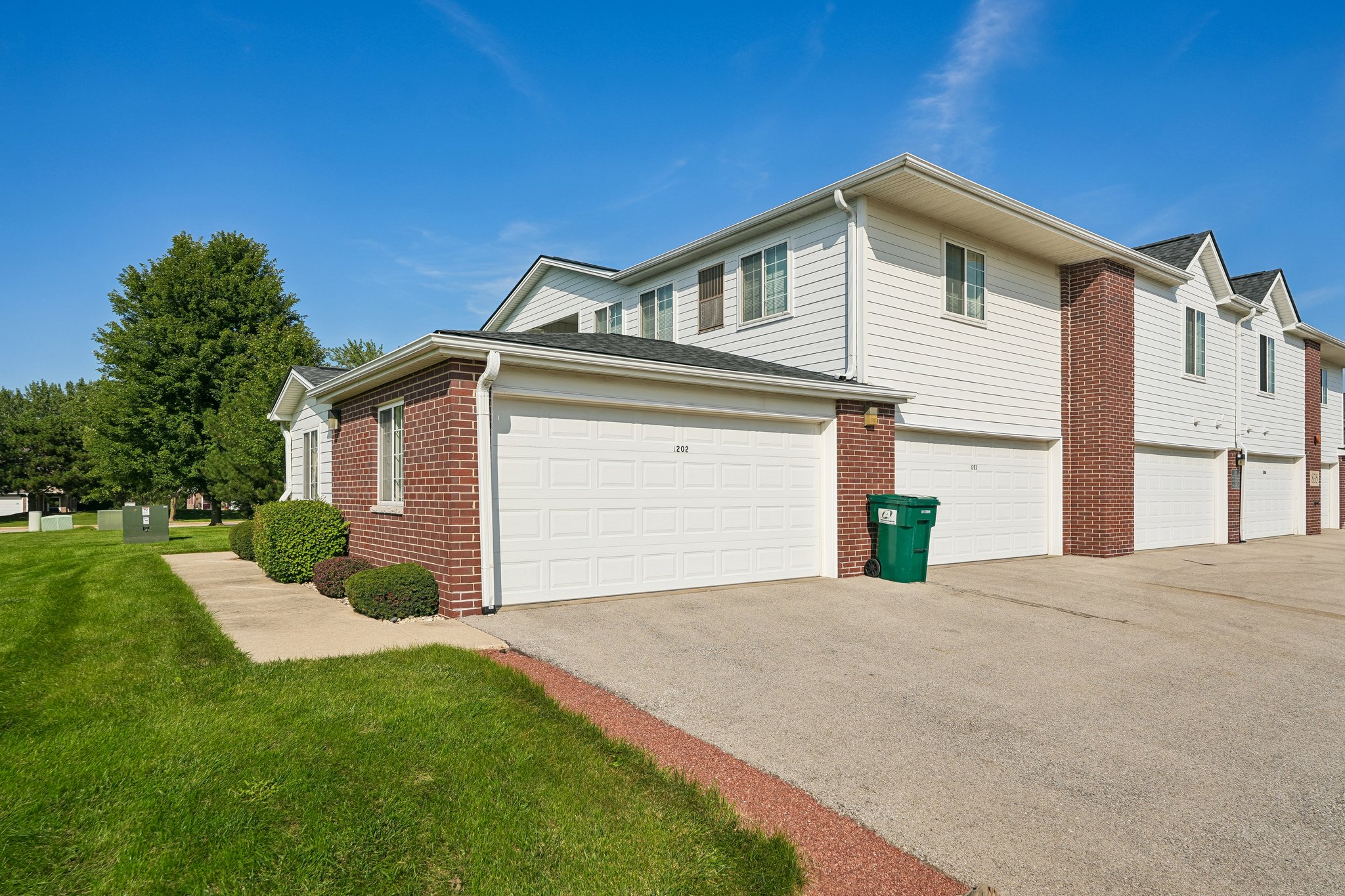 Lannon Terrace 1202-S2608-032.jpg