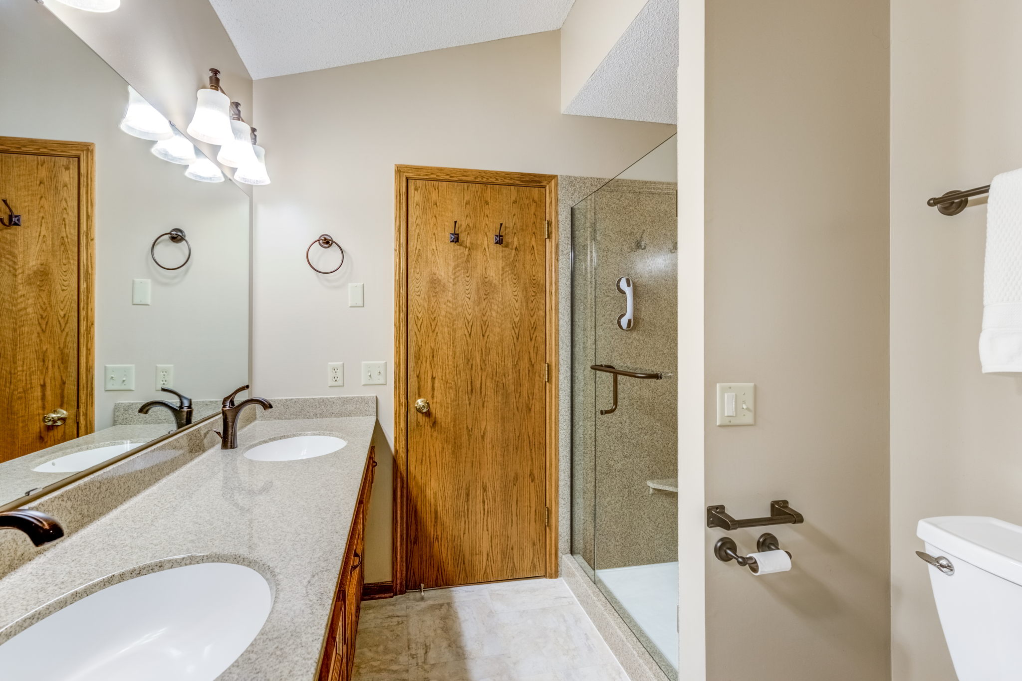 15 Owner's Private Bath