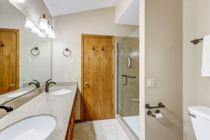 15 Owner's Private Bath