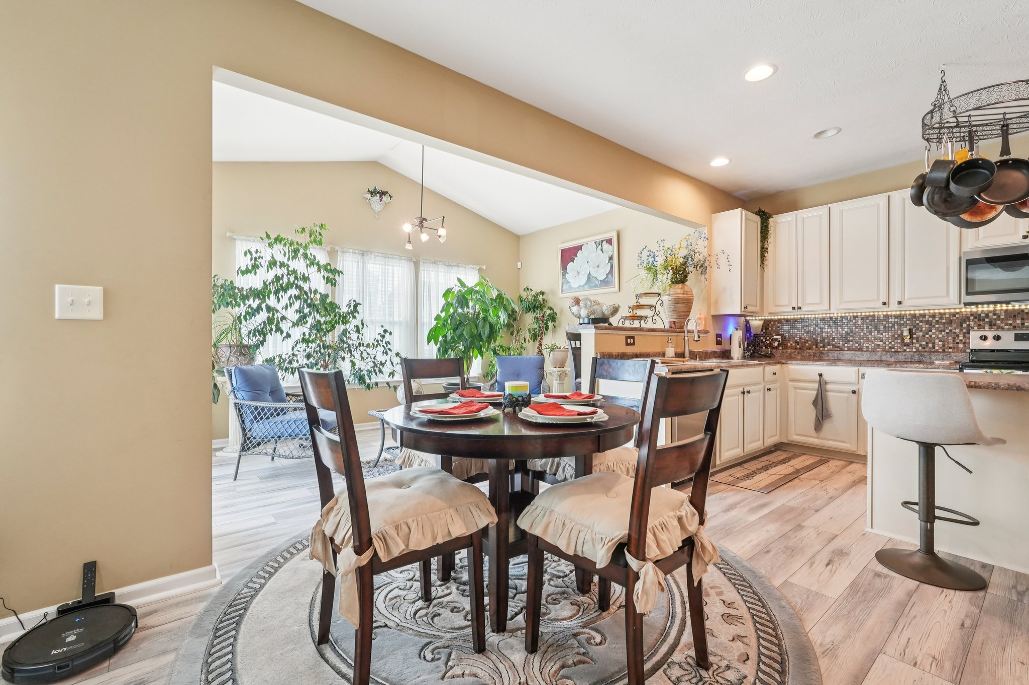 Gates Corner Dr-S0703-014.jpg