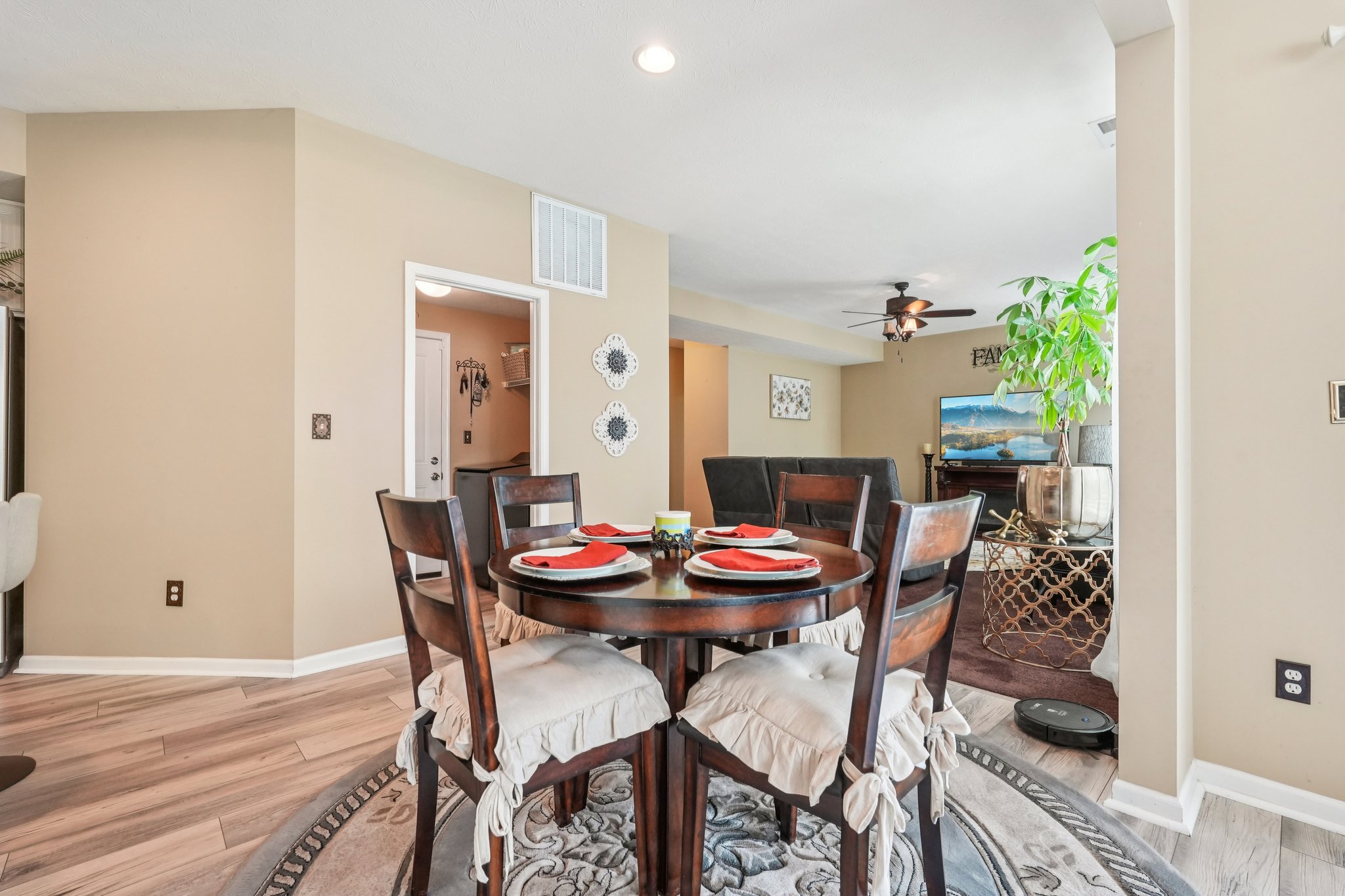 Gates Corner Dr-S0703-015.jpg