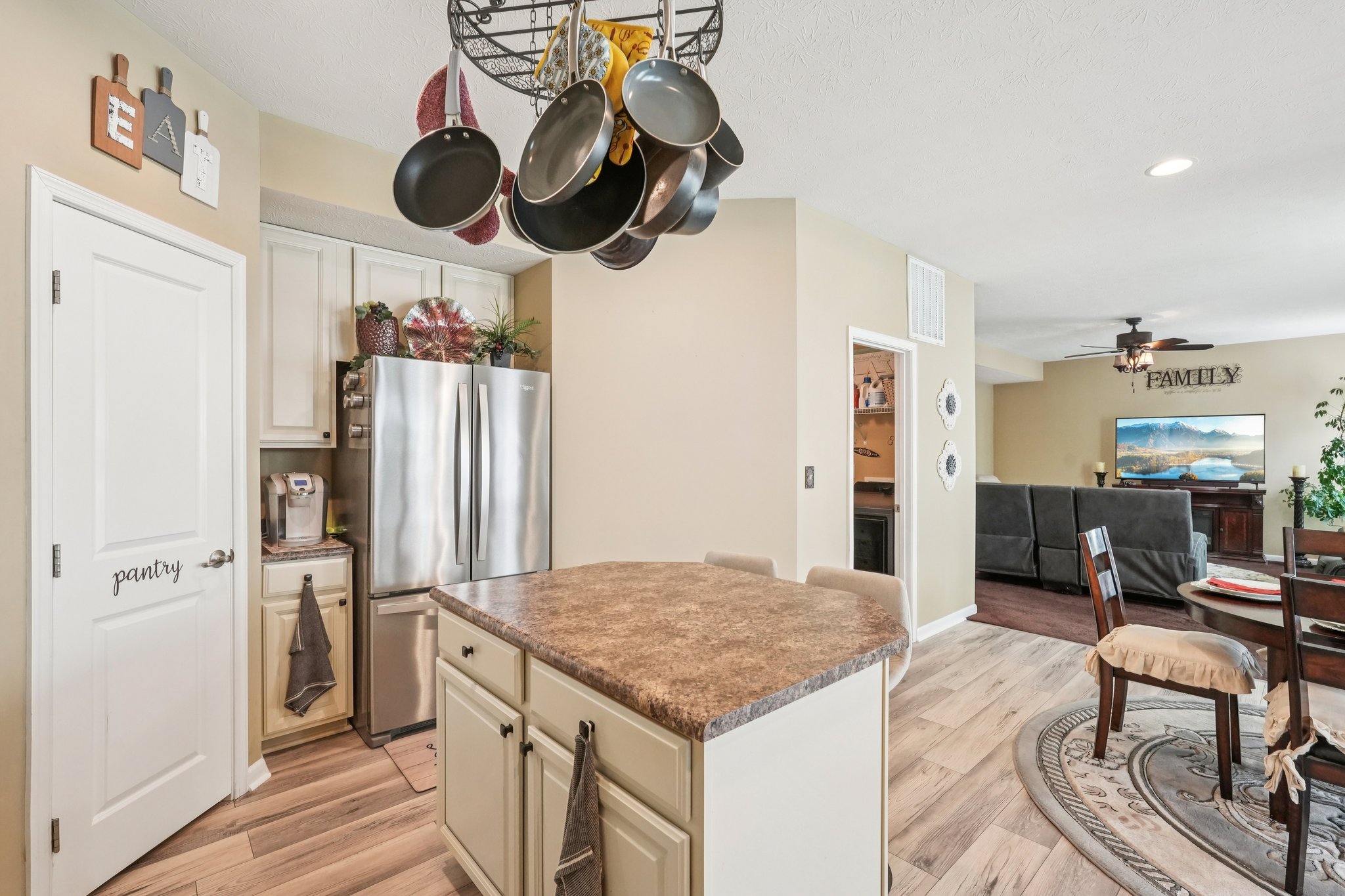 Gates Corner Dr-S0703-023.jpg