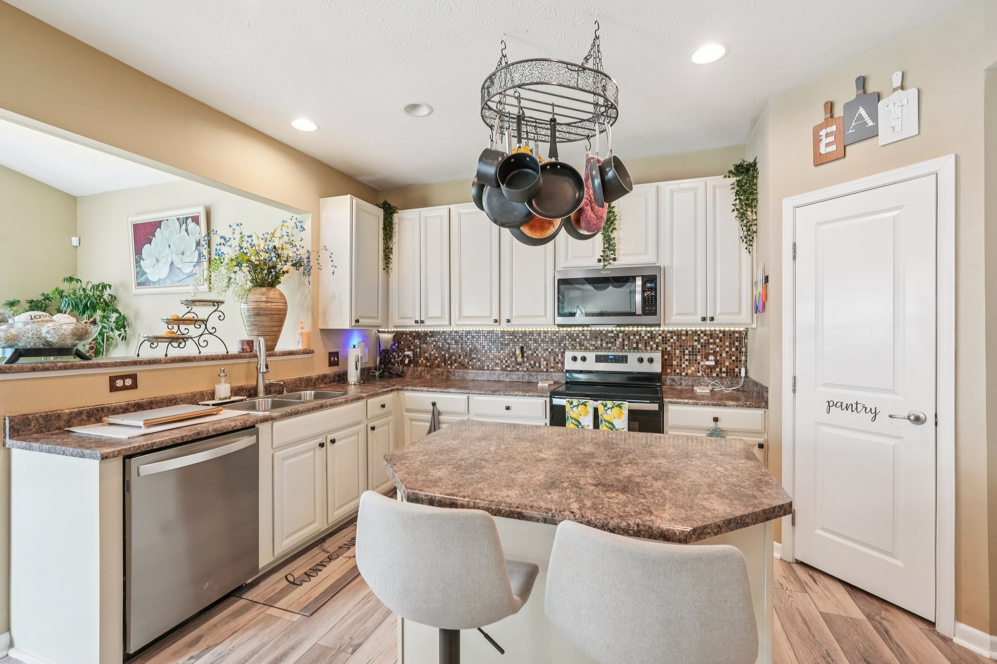 Gates Corner Dr-S0703-024.jpg