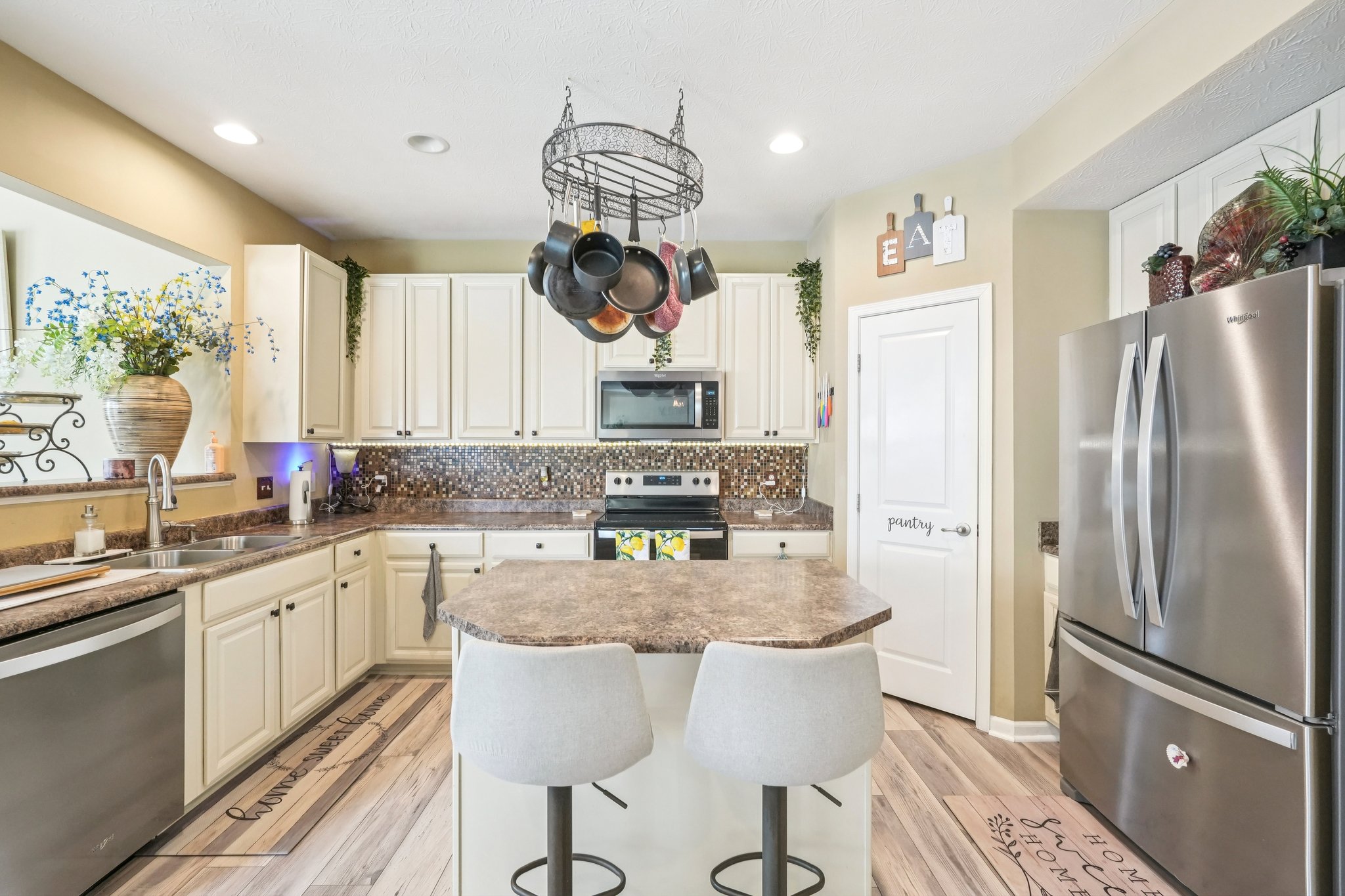 Gates Corner Dr-S0703-027.jpg