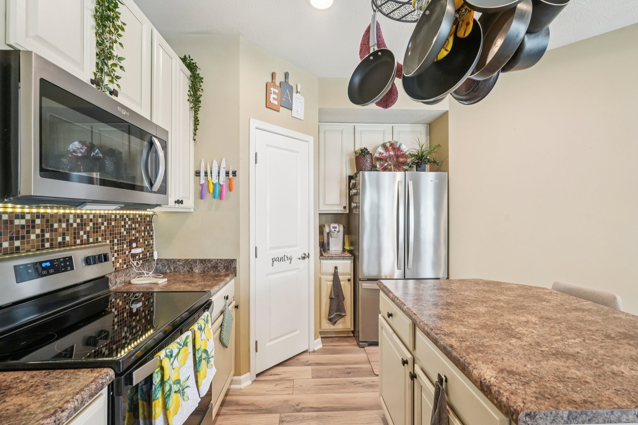 Gates Corner Dr-S0703-029.jpg