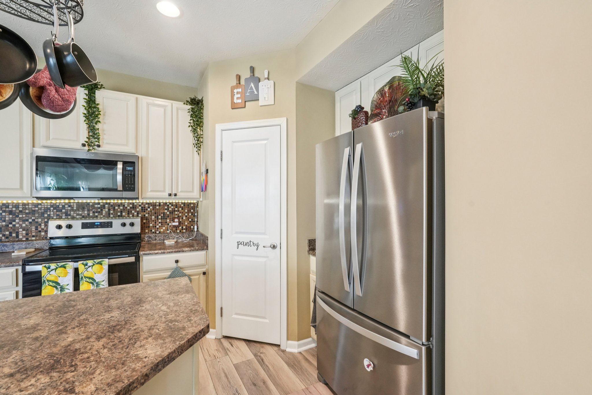 Gates Corner Dr-S0703-030.jpg