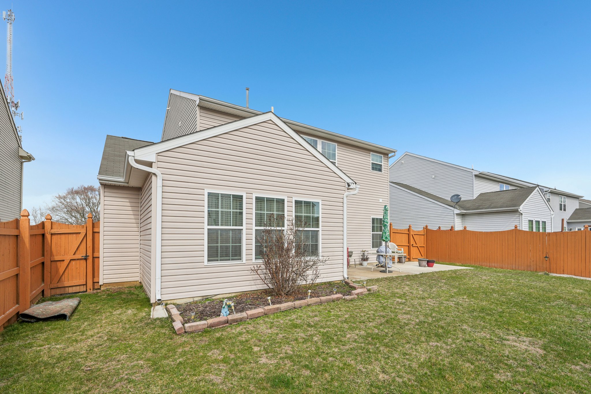 Gates Corner Dr-S0703-070.jpg