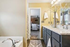 Gates Corner Dr-S0703-058.jpg