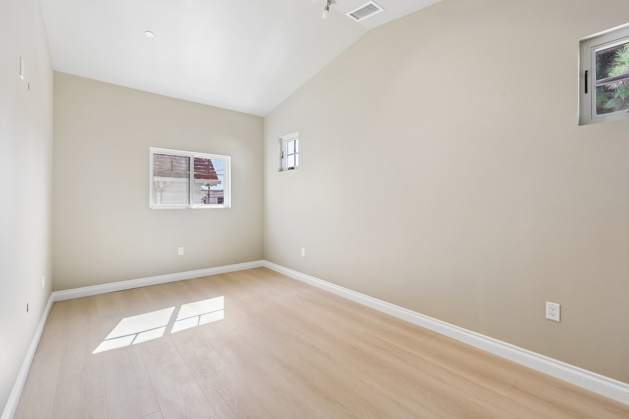 C Ave-S2909-038.jpg