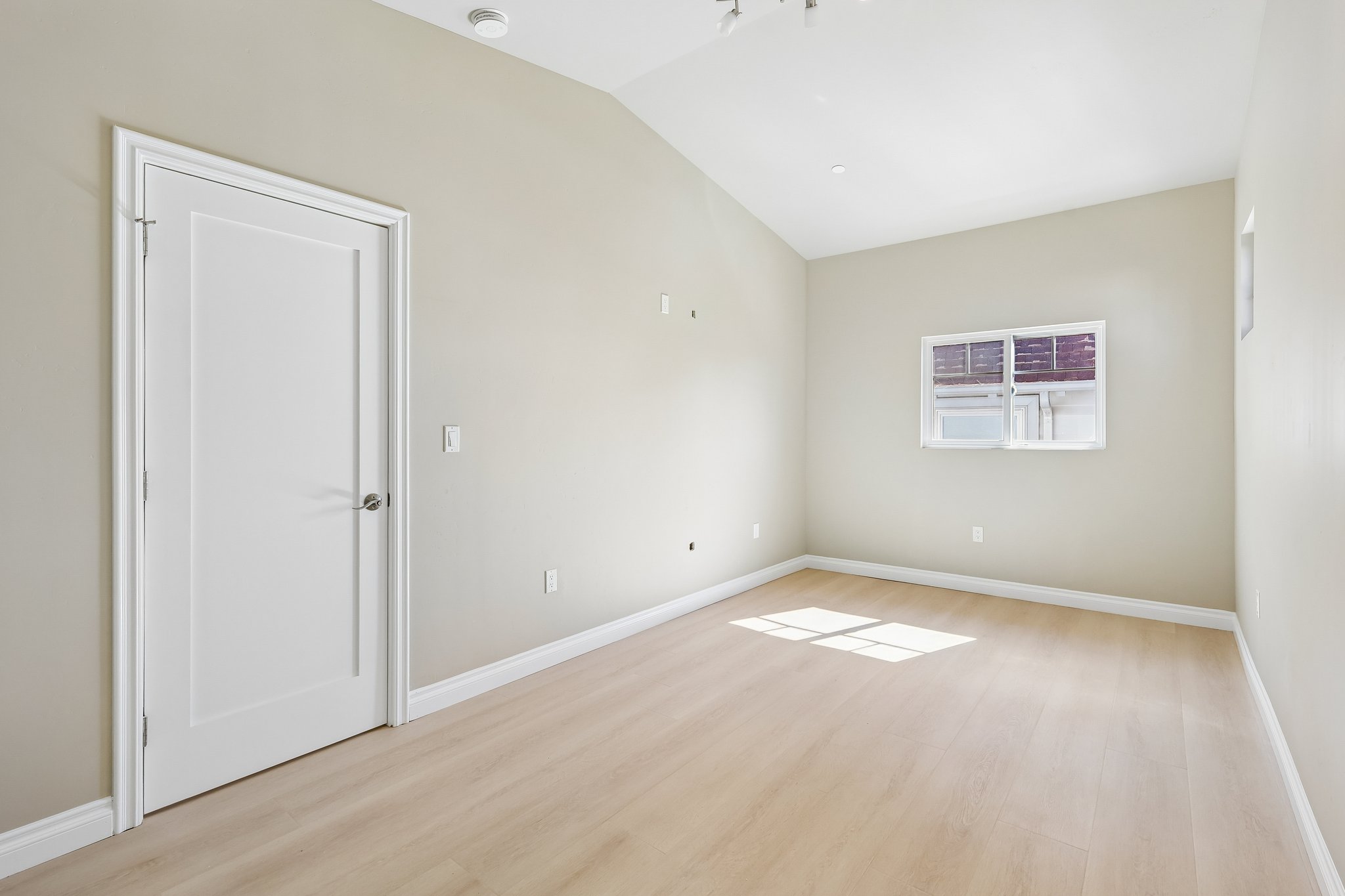 C Ave-S2909-040.jpg