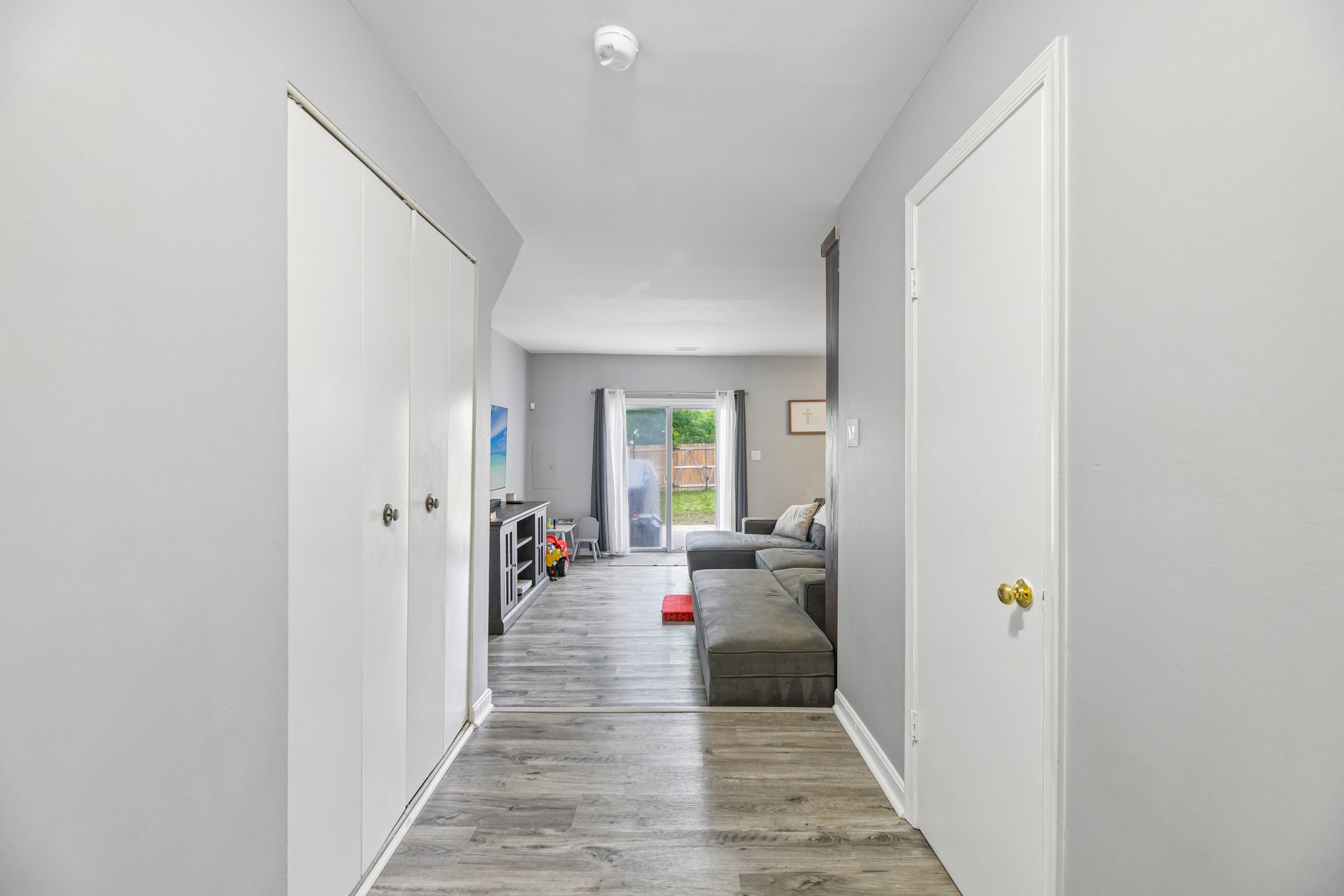 Holly Dr-S1105-004.jpg