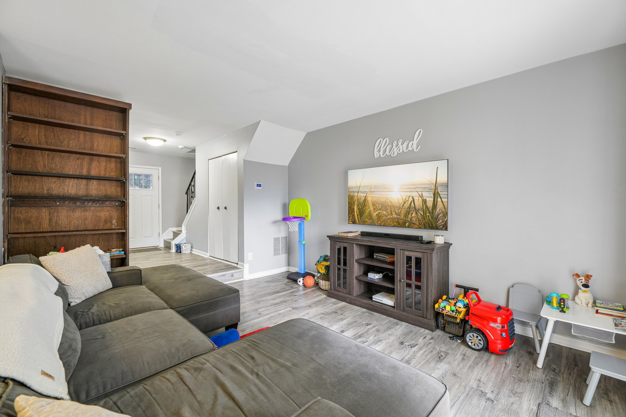 Holly Dr-S1105-008.jpg