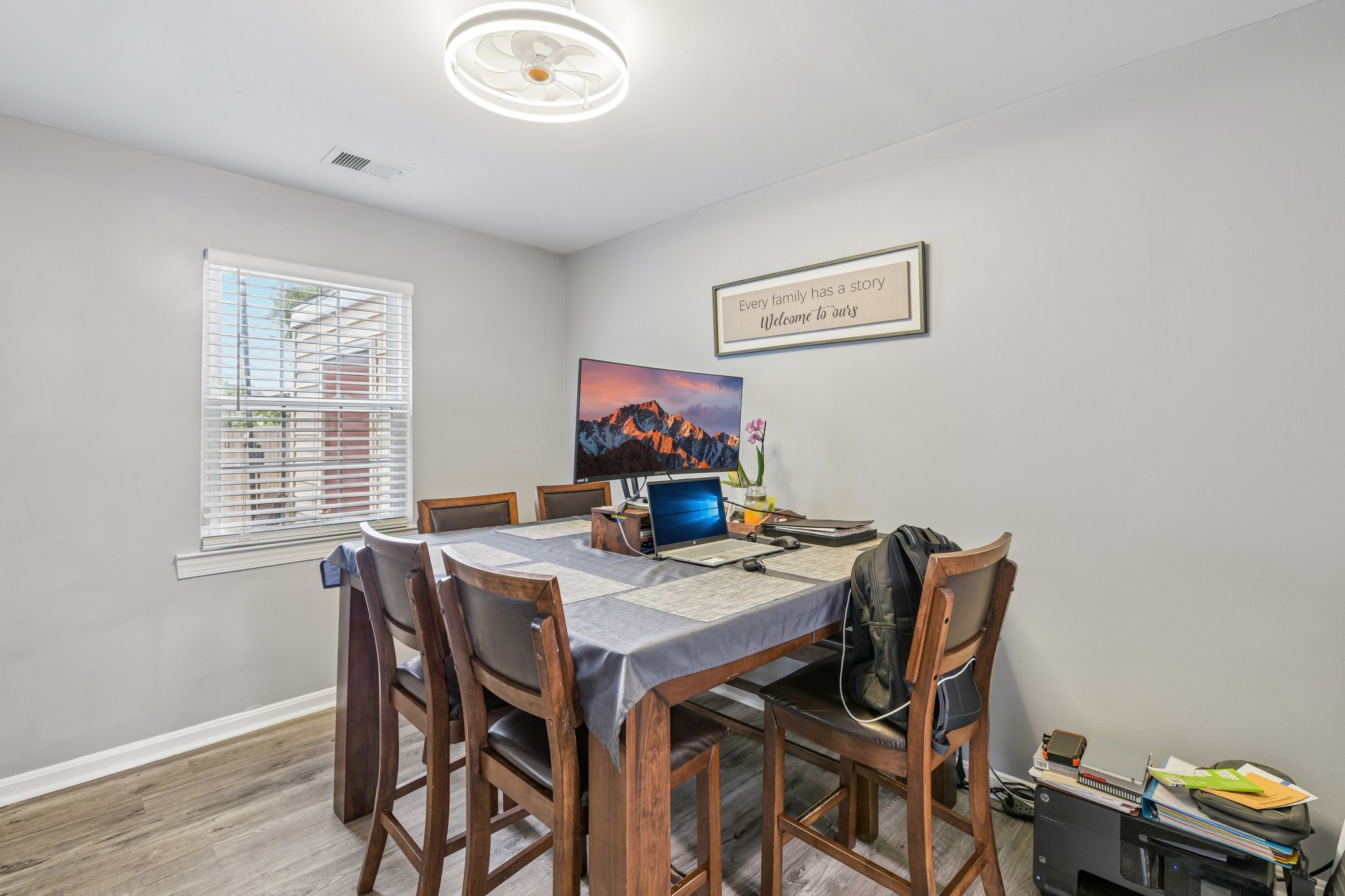 Holly Dr-S1105-019.jpg