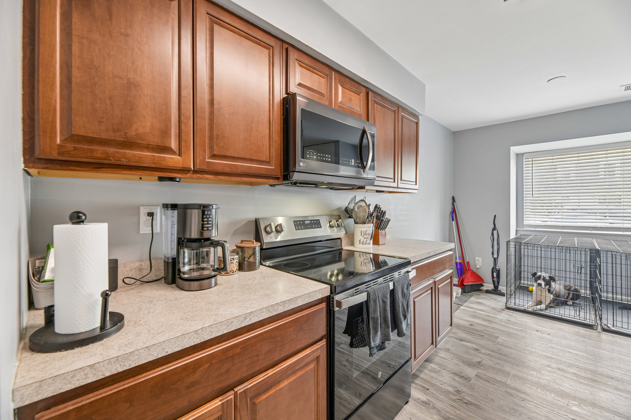 Holly Dr-S1105-024.jpg