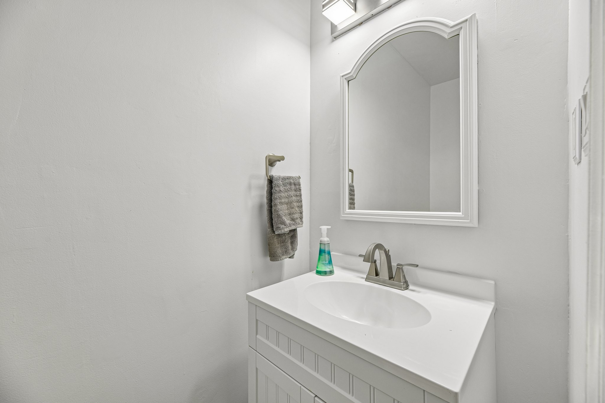 Holly Dr-S1105-027.jpg