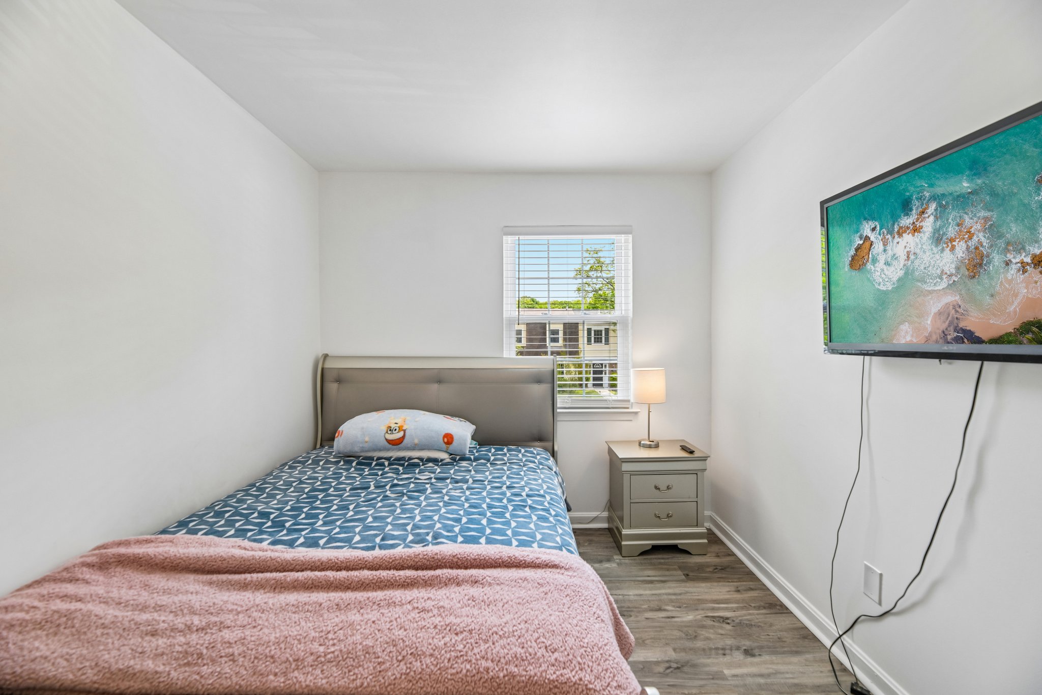 Holly Dr-S1105-031.jpg