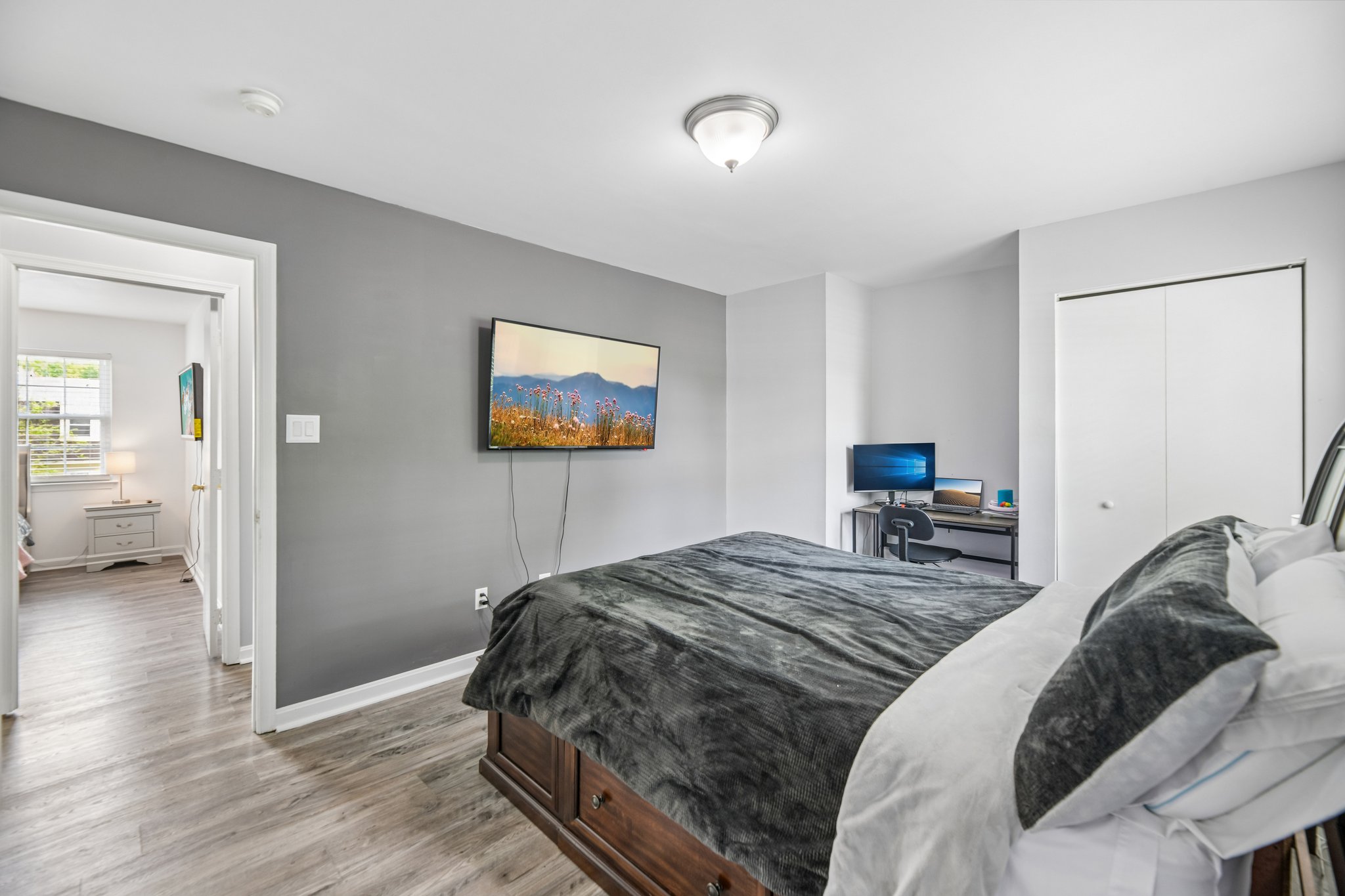 Holly Dr-S1105-036.jpg