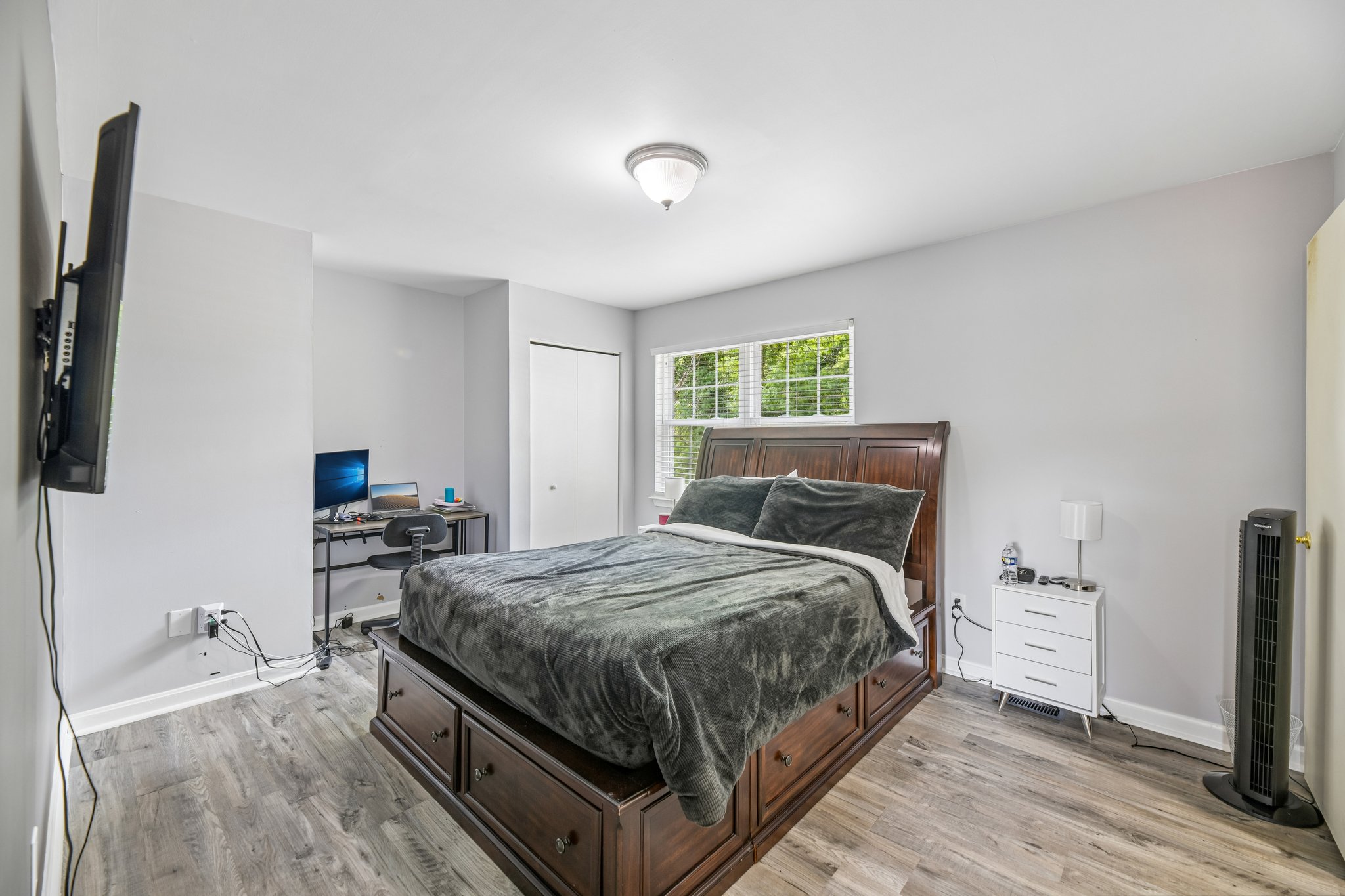 Holly Dr-S1105-037.jpg