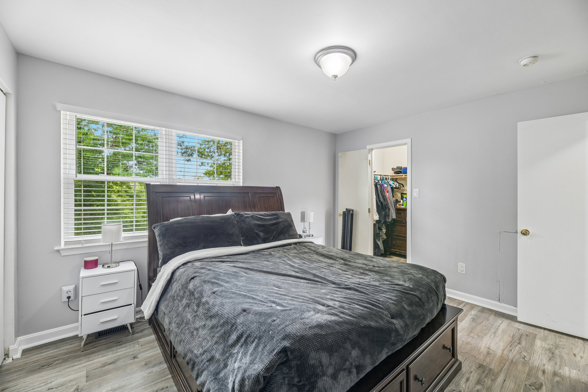 Holly Dr-S1105-038.jpg