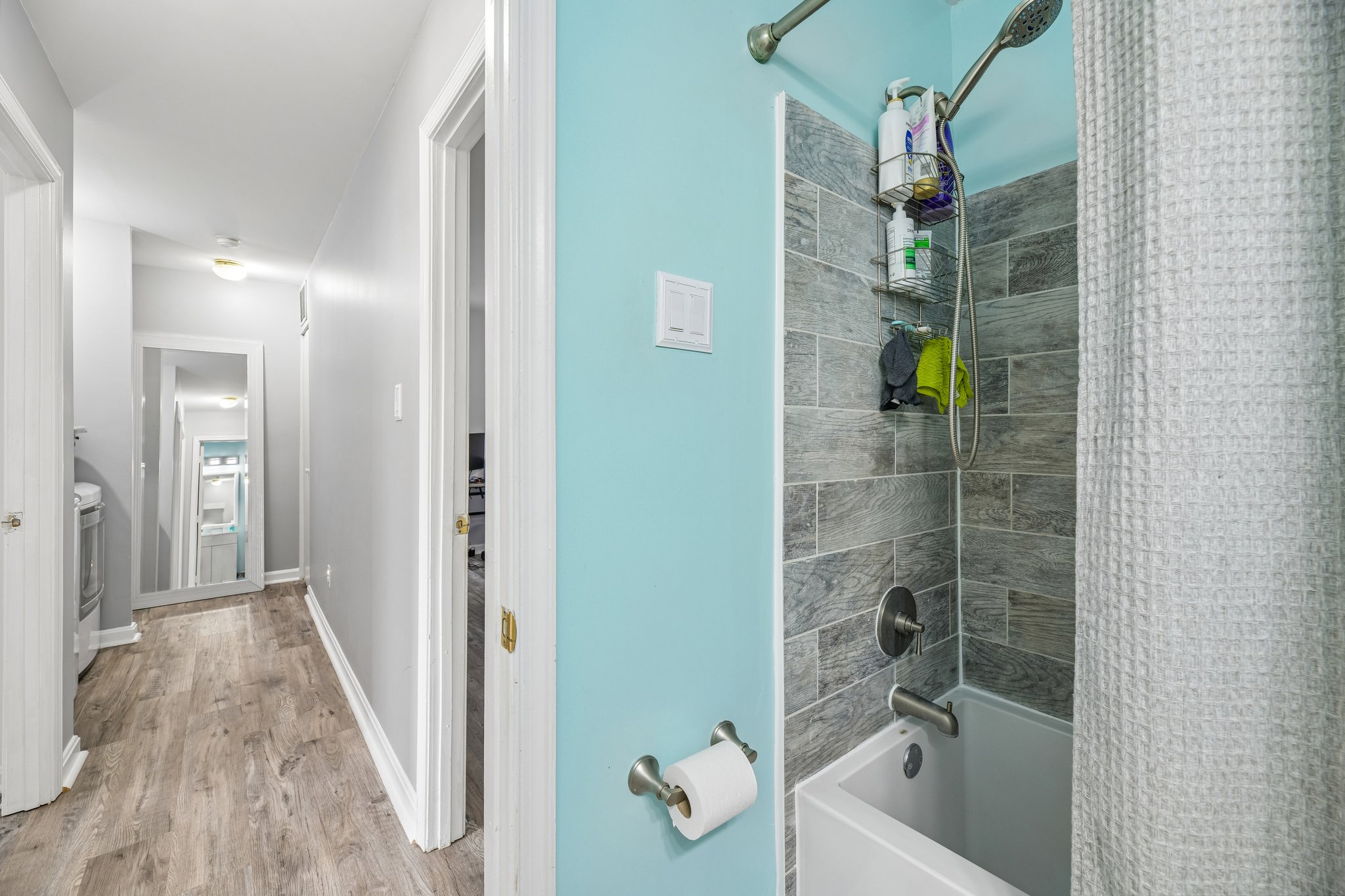 Holly Dr-S1105-047.jpg