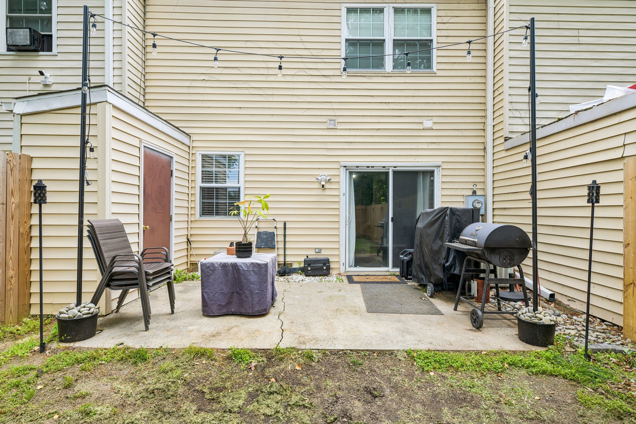 Holly Dr-S1105-056.jpg