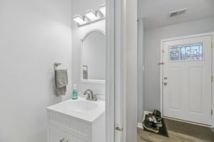 Holly Dr-S1105-002.jpg