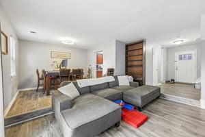 Holly Dr-S1105-006.jpg
