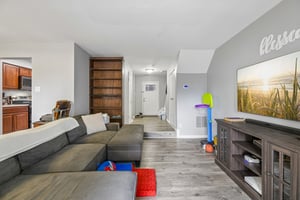 Holly Dr-S1105-007.jpg