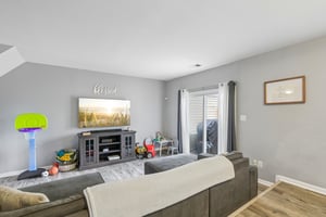Holly Dr-S1105-009.jpg