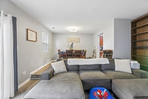 Holly Dr-S1105-012.jpg