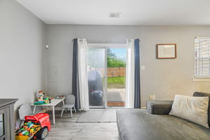 Holly Dr-S1105-013.jpg