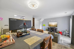Holly Dr-S1105-014.jpg