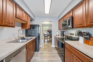 Holly Dr-S1105-022.jpg