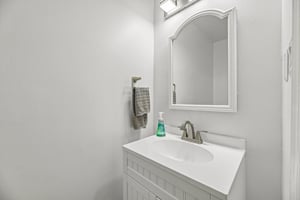 Holly Dr-S1105-027.jpg