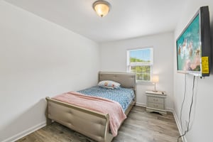 Holly Dr-S1105-028.jpg