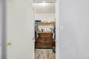 Holly Dr-S1105-032.jpg