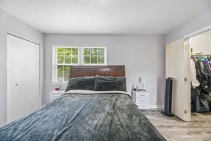 Holly Dr-S1105-040.jpg
