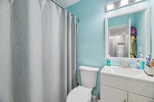 Holly Dr-S1105-046.jpg