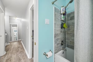 Holly Dr-S1105-047.jpg