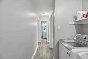 Holly Dr-S1105-048.jpg