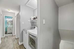 Holly Dr-S1105-049.jpg