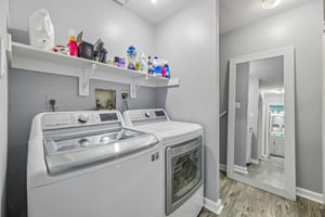 Holly Dr-S1105-051.jpg