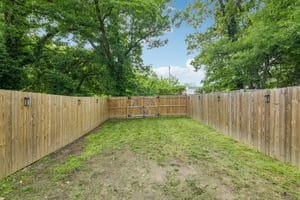 Holly Dr-S1105-053.jpg