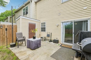 Holly Dr-S1105-054.jpg