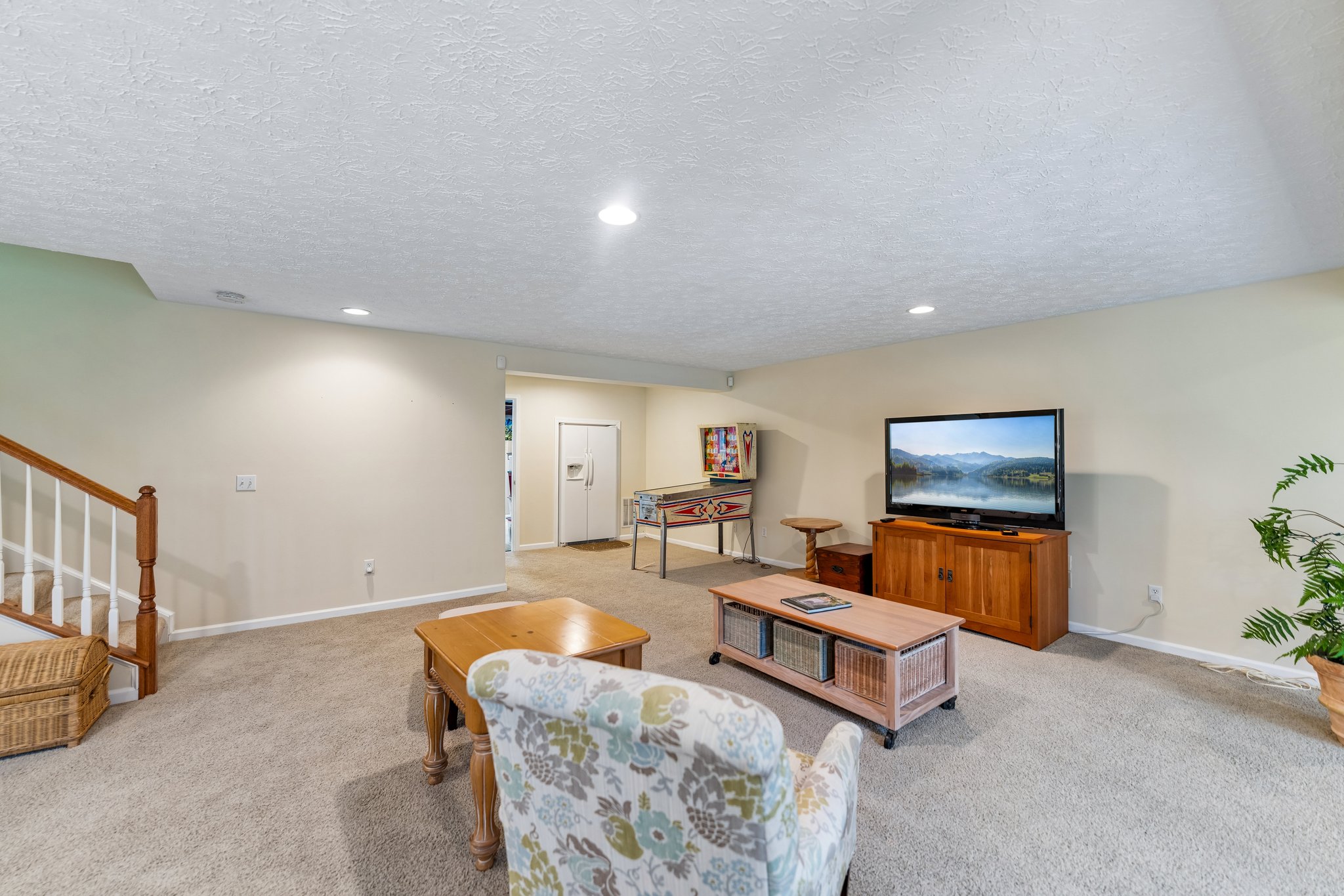 Willow Creek Dr-S0105-026.jpg