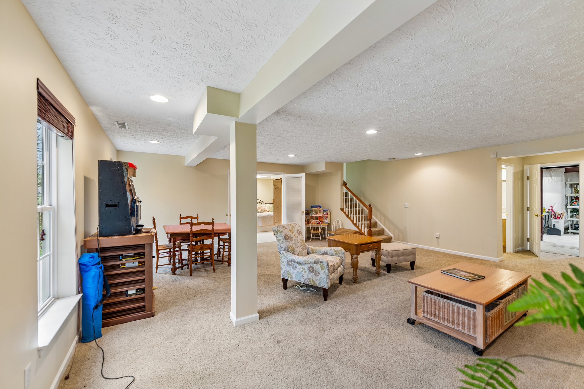 Willow Creek Dr-S0105-027.jpg