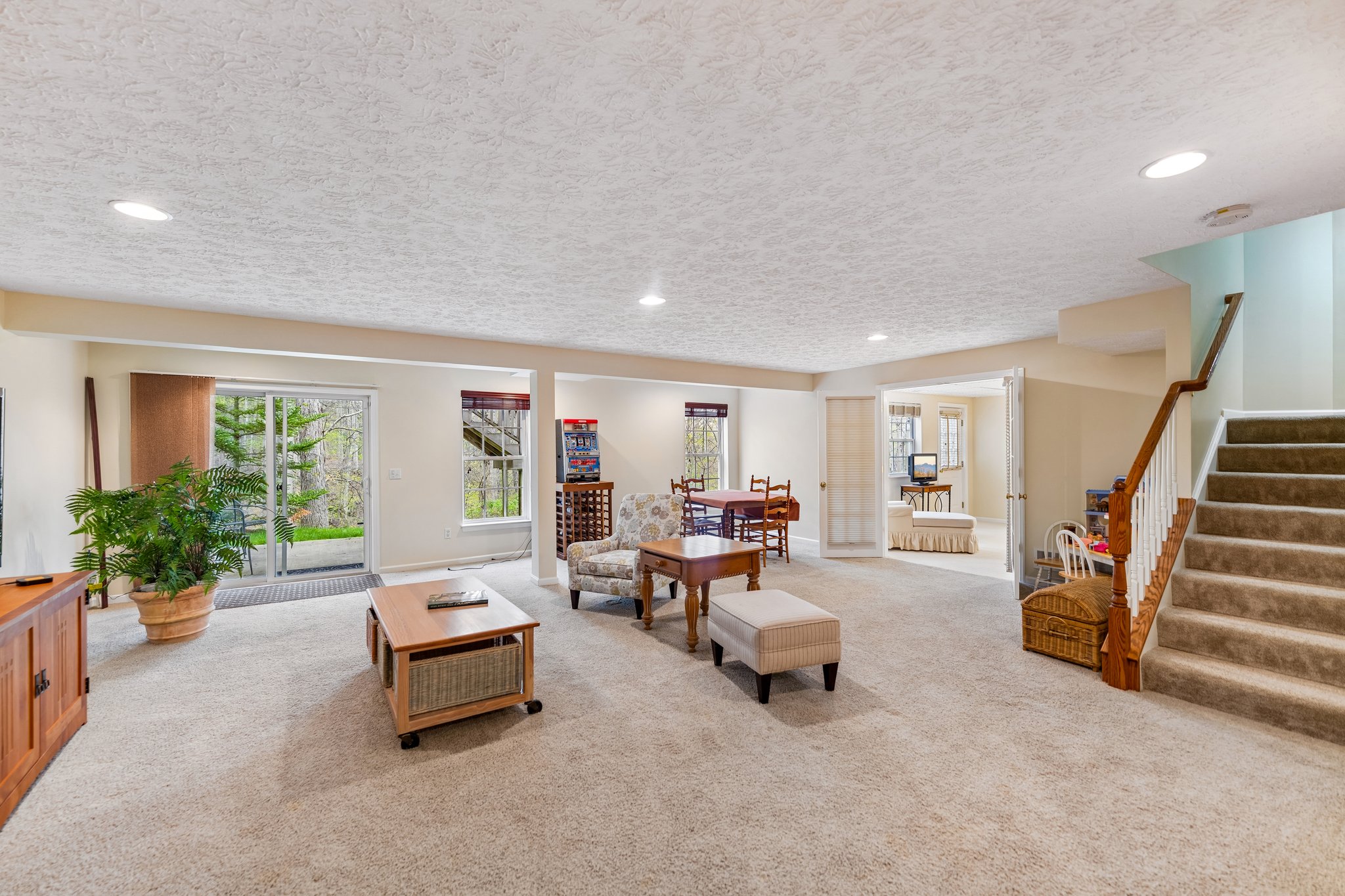 Willow Creek Dr-S0105-028.jpg