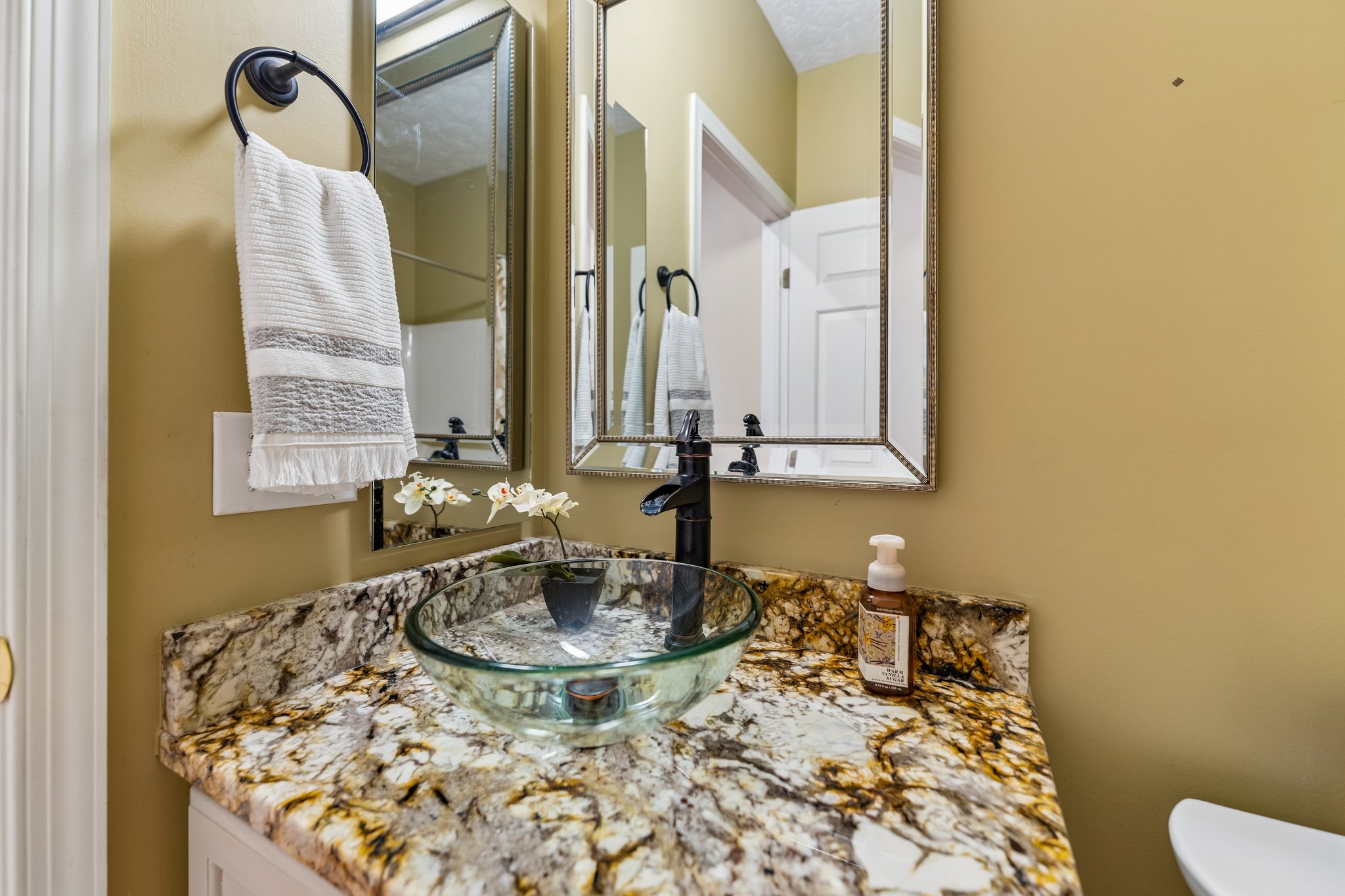 Willow Creek Dr-S0105-046.jpg